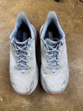 Hoka Arahi 6  Light Blue Lace-Up Running Shoes with Subtle Coral Accent
Size: 9